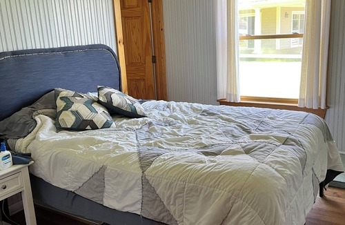 Cassopolis Cottage | Diamond Lake Island escape