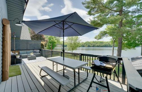 Tustin House | Diamond Lake Waterfront Cabin w/Deck + Dock!