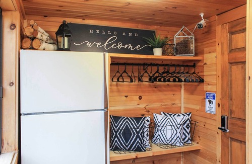 Tustin Cabin | Diamond Lake Waterfront Cabin w/Deck + Dock!