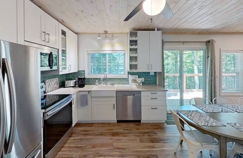 Hastings Highlands House | Diamond Lakefront | Private Ramp | Starry Skies