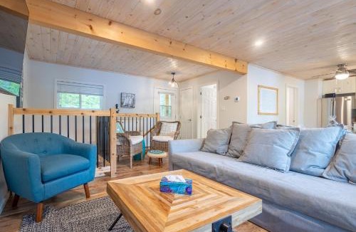 Hastings Highlands Apartment | Diamond Lakehouse | SUP, Canoe, BBQ, Aurora Magic