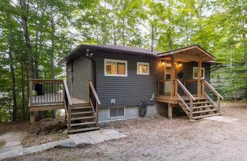 Hastings Highlands Apartment | Diamond Lakehouse | SUP, Canoe, BBQ, Aurora Magic