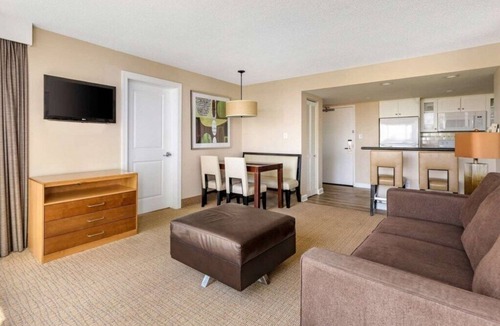 Northeast Virginia Beach Villa | Diamond Resorts Ocean Beach Club - 1 Bedroom Suite Balcony Restricted View