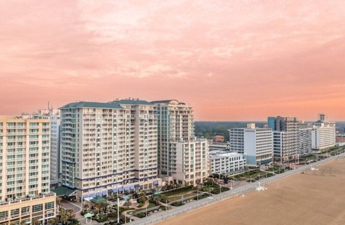 Northeast Virginia Beach Villa | Diamond Resorts Ocean Beach Club - 1 Bedroom Suite Balcony Restricted View