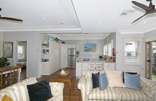 Pearl Beach House | Diamond Retreat by HolidayCo.