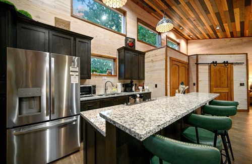 Broken Bow Cabin | Diamond Sky · Soothing Sauna | Putt-Putt, Jacuzzi Bath & Hot Tub