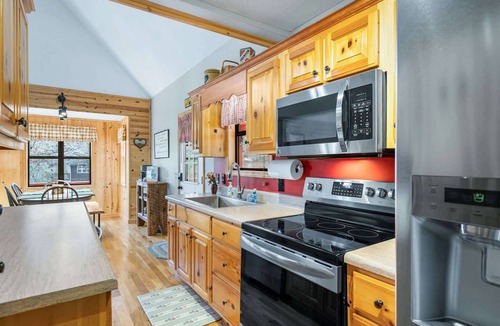 Blairsville Cabin | Diamond Studded Luxury, New Spa, Arcade, Firepit