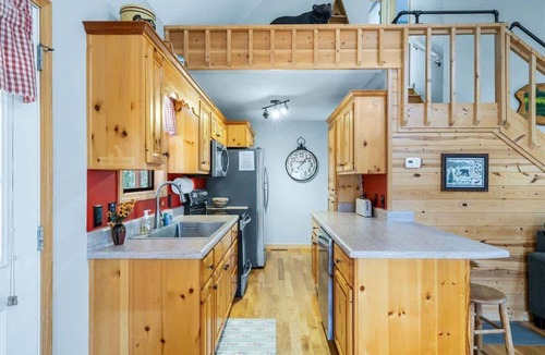 Blairsville Cabin | Diamond Studded Luxury, New Spa, Arcade, Firepit