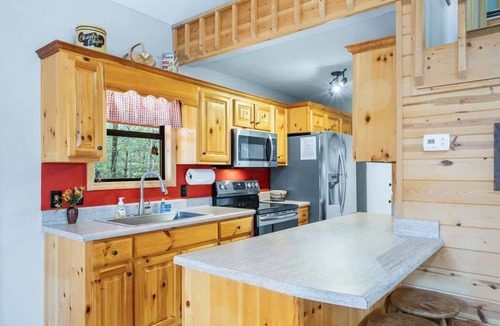 Blairsville Cabin | Diamond Studded Luxury, New Spa, Arcade, Firepit