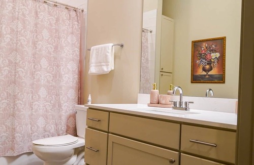 Lawrence Apartment | Diamond Suite - NEW Large 4bdrm/4bath Luxury Suite