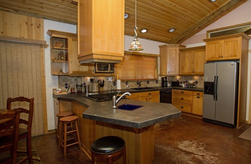 La Pine Cabin | DiamondStone Guest Lodges