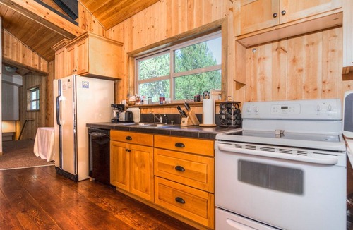 La Pine Cabin | DiamondStone Guest Lodges