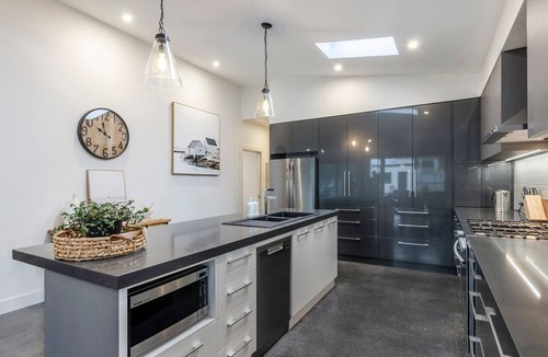 Warrnambool House | Diana's Place - Centrally located