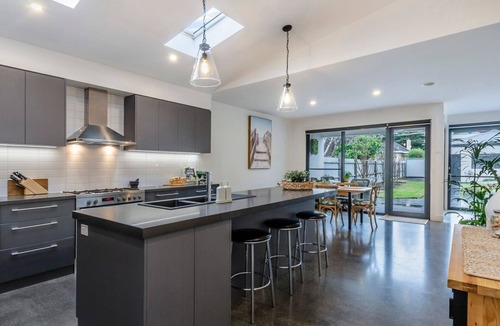 Warrnambool House | Diana's Place - Centrally located