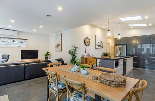 Warrnambool House | Diana's Place - Centrally located