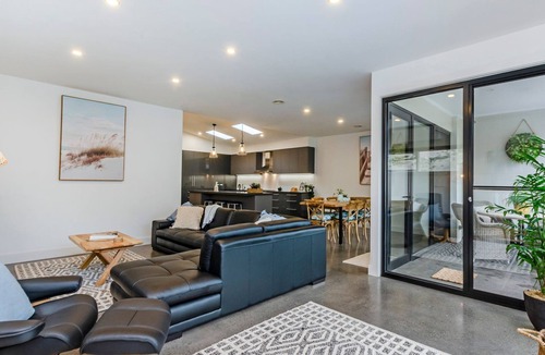 Warrnambool House | Diana's Place - Centrally located