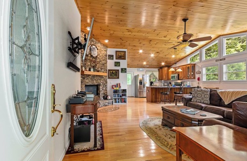 Murphy Cabin | Diane's Dream - private on small creek