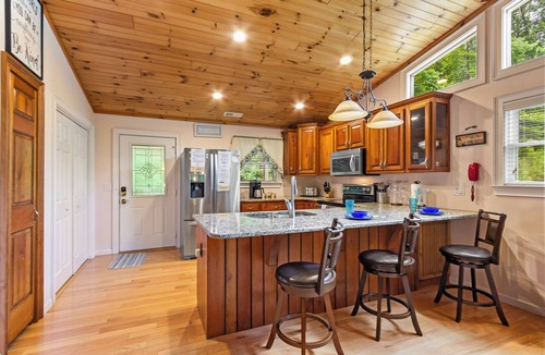 Murphy Cabin | Diane's Dream - private on small creek