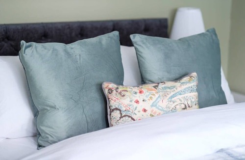 Crawley Cabin | Dickens suite close 15min from Gatwick