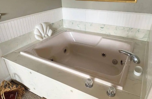 Marshfield Cabin | Dickey House, Carriage Suite