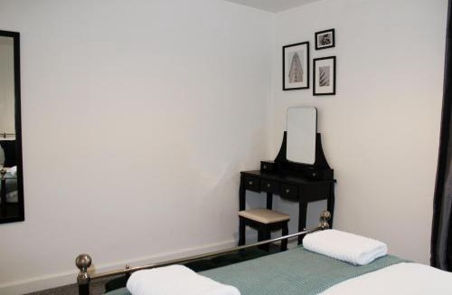 Didcot Apartment | Didcot - Private Flat with Garden & Parking 08