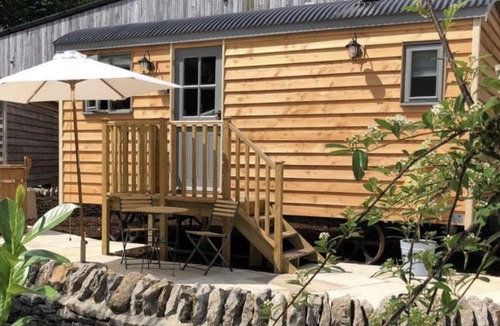 Foolow House | Digby's Hut