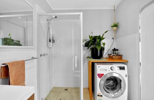 Diggers Rest House | Diggers rest self contained tiny home with wifi