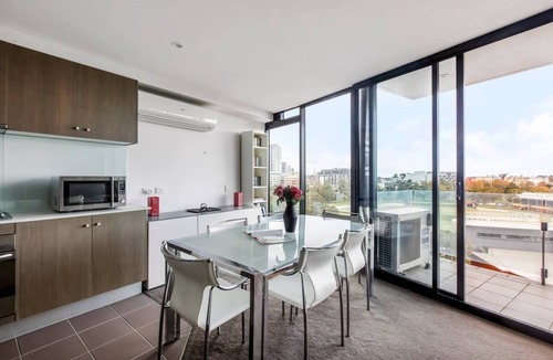 Melbourne Apartment | Digital Nomad Dreaming across from Albert Park