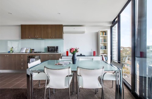 Melbourne Apartment | Digital Nomad Dreaming across from Albert Park