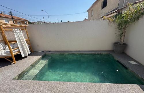 Marignane Apartment | digitone by gates studio cosy pour 2 sans jacuzzi ni rooftop