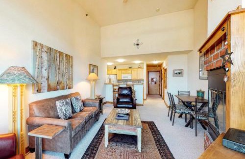 Dillon Hotel | Dillon Commons Studio