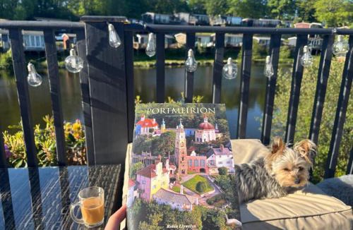 Bont Newydd Ski Chalet | Dillons Lakeside Lodge