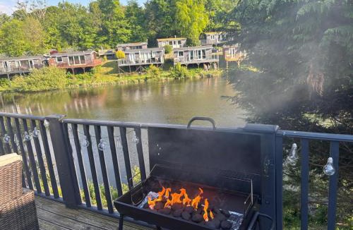 Bont Newydd Ski Chalet | Dillons Lakeside Lodge