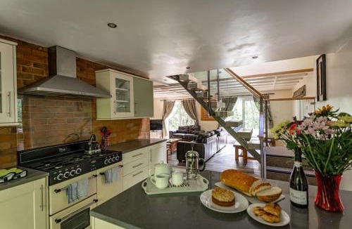 Farley House | Dimmingsdale, woodland lodge with hot tub for 8