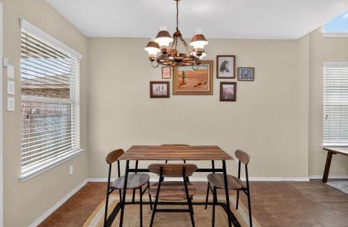 Temple House | Dimples in Temple - Texas Charm & Modern Comfort home
