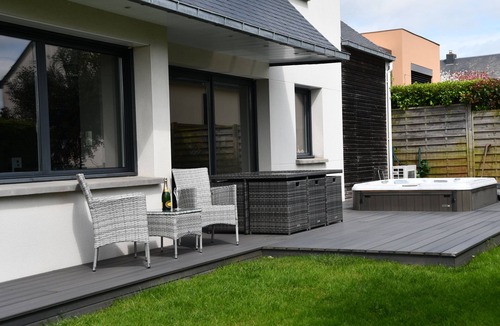 Lehon Villa | Dinan, Centre-Ville, Bord de Rance, Proximité du port, 20 min de la mer. Jacuzzi