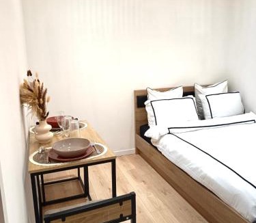 Bois-Colombes Apartment | Dinas home