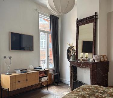 Solre-le-Chateau House | Diner, Nuitée, Petit Déjeuner dans Maison d'Arts
