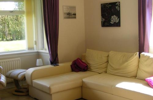 Lennoxtown House | Dingieshowe Cottage