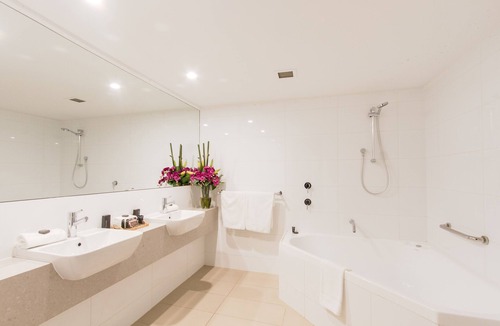 Dingley Village Hotel | Dingley Hotel