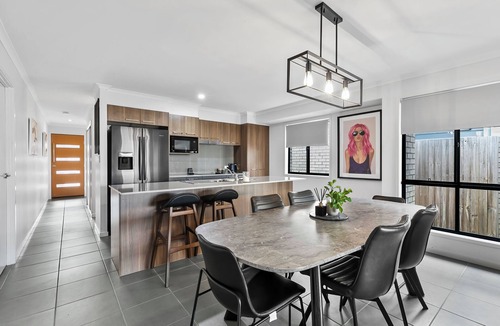 Caboolture South House | Dingo Den!