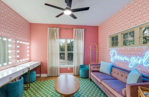 Austin House | Dink Dip & Dream - Pickleball - Pool - Putt Putt
