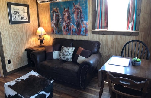 Glen Rose Cabin | Dinosaur Valley RV Park Cabin 5