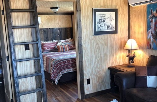 Glen Rose Cabin | Dinosaur Valley RV Park Cabin 5