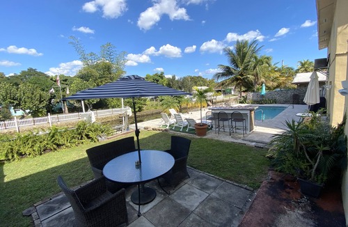 Croissant Park House | Dip, Dine & Unwind by the Water - Tarpon Harbor 2