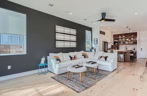 Chestnut House | Dip into the 512 Experience! 6 BDRMS W/Pool Mins to DT