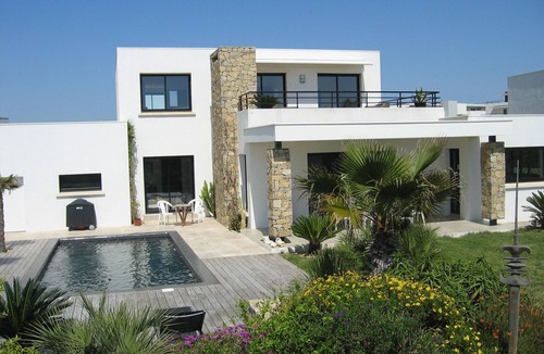 Sete Villa | Direct access to the beach, swimming pool, 8 people, modern 5-star villa