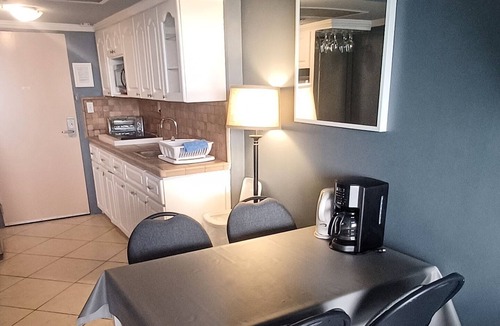 Sunny Isles Beach Apartment | Direct access to the beach, Oceanfront, Beachfront. High speed wifi internet.