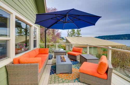 Bremerton House | Direct Beach Access Getaway on Port Orchard!