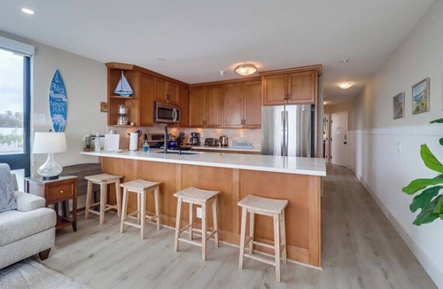 North Pacific Beach Condo | Direct beach access, ocean view, pool and parking